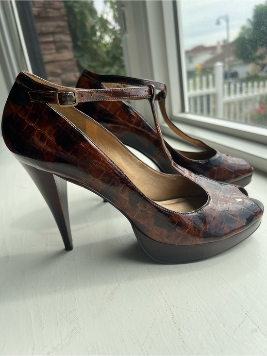 Carlos Santana Shoes - Carlos Santana Alleged T-Strap Platform Heels, 10